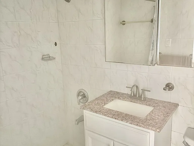 Borinquen Towers III Urban Living — Photo 5