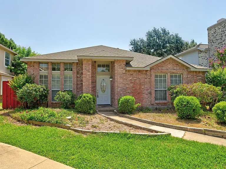 1821 Chattham Ct — Photo 1