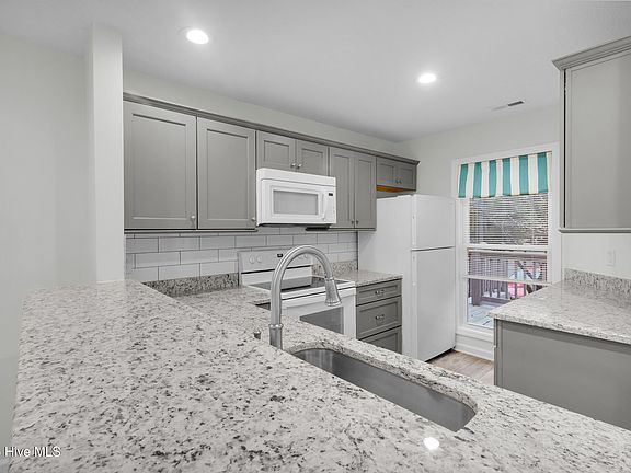 4th image of 7212 Windward Dr