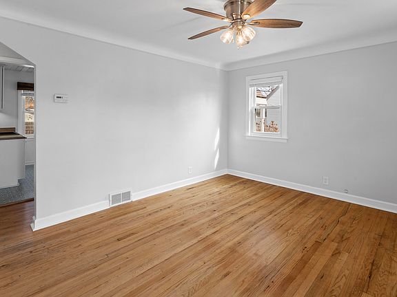 5th image of 32140 Dover St