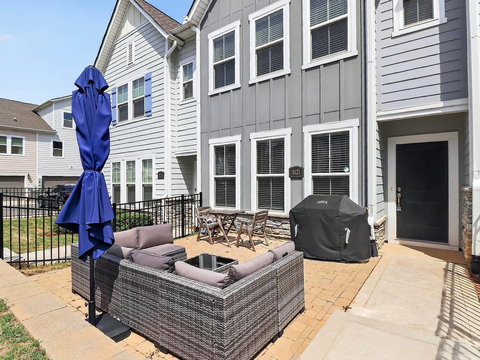 4 bed, 3.5 bath, 2242 sqft, $3,500 — Photo 2