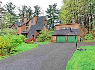 41 Providence Dr, West Sand Lake, NY 12196