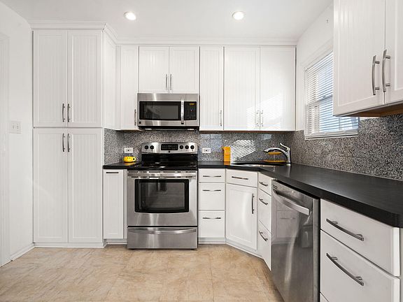 3rd image of 7345 Woodmar Ave
