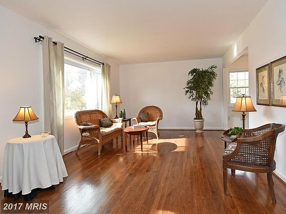 2nd image of 3516 Oakwood Ln