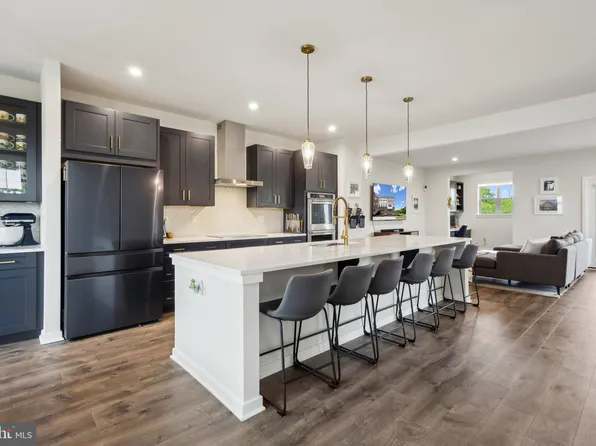 2627 Loganberry Dr, Herndon, VA 20171