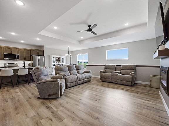 4th image of 425 Dutch Dr