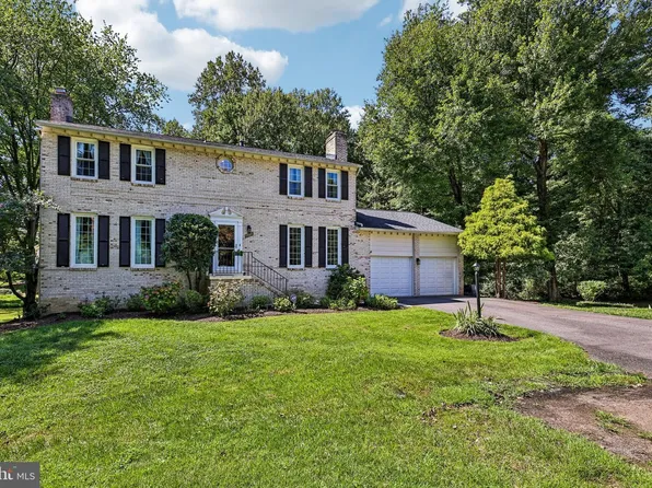 1360 Snow Meadow Ln, Mc Lean, VA 22102