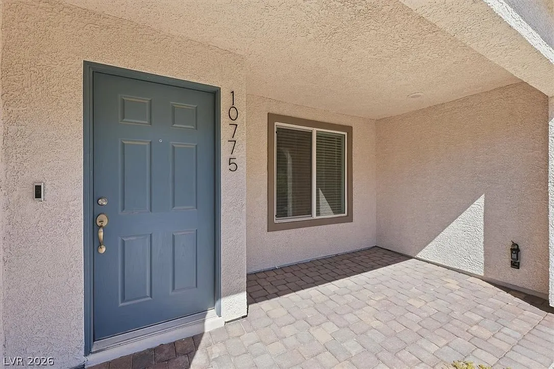3 bed, 2.5 bath, 1275 sqft, $1,995 — Photo 1