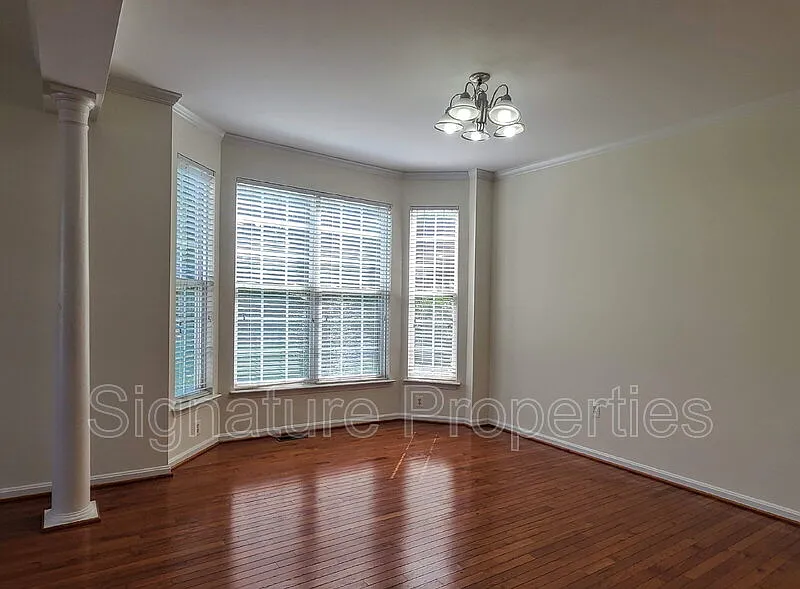 3 bed, 3.5 bath, 2386 sqft, $2,550 — Photo 3