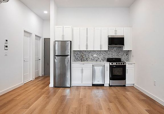 3rd image of 428 E 14th St #4G