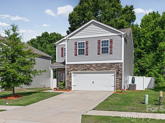 2nd image of 542 King Clover Ln