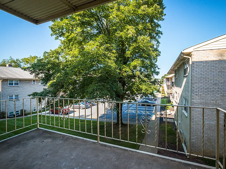 Parkview Apartments — Photo 1