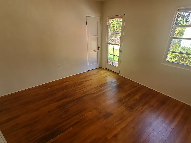 3512 Voltaire St — Photo 7