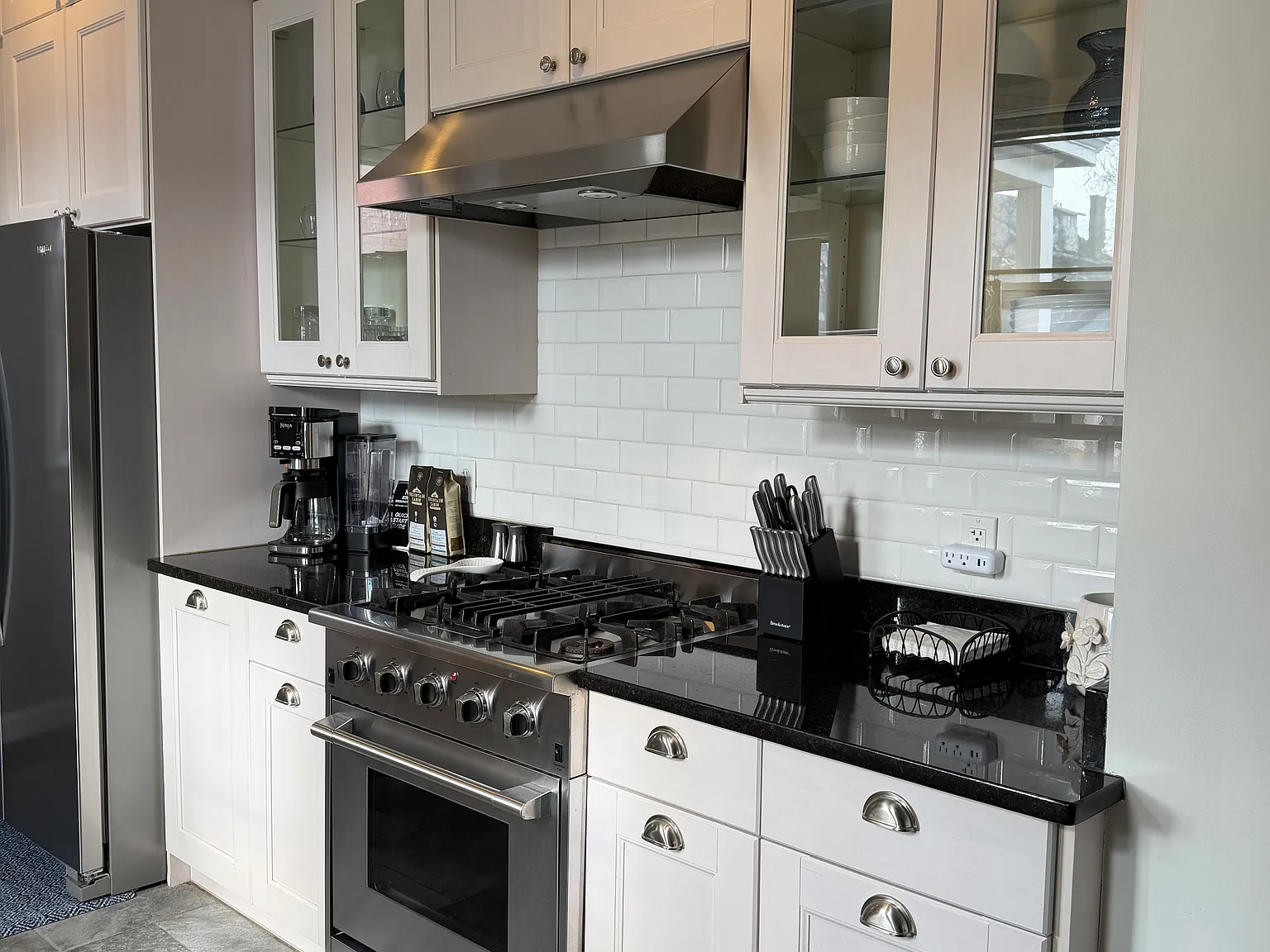 4 bed, 2165 sqft, $4,500 — Photo 2
