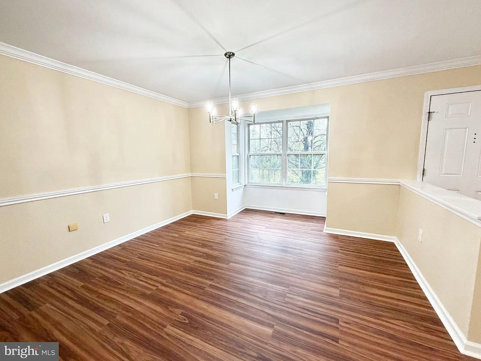 3 bed, 2.5 bath, 1995 sqft, $3,600 — Photo 4