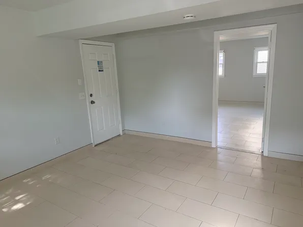 796 Inman Ave #1, Colonia, NJ 07067