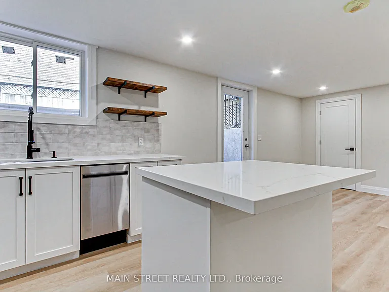 4 Carrington Pl #B — Photo 8