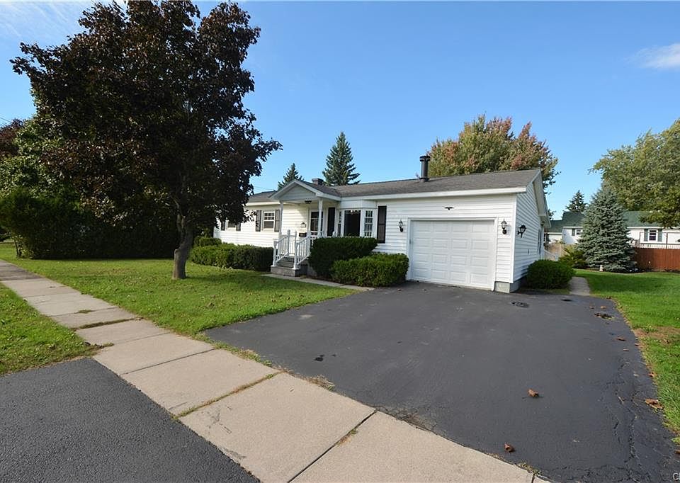 1st image of 272 Ontario Dr N