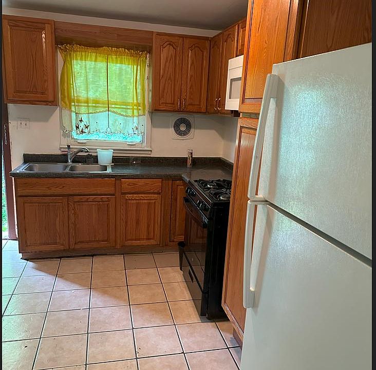 1st image of 15818 W Lexington Ave #4