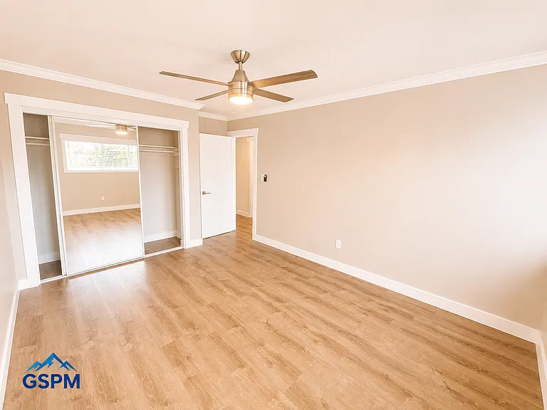 Emerald Ave Apartments — Photo 9