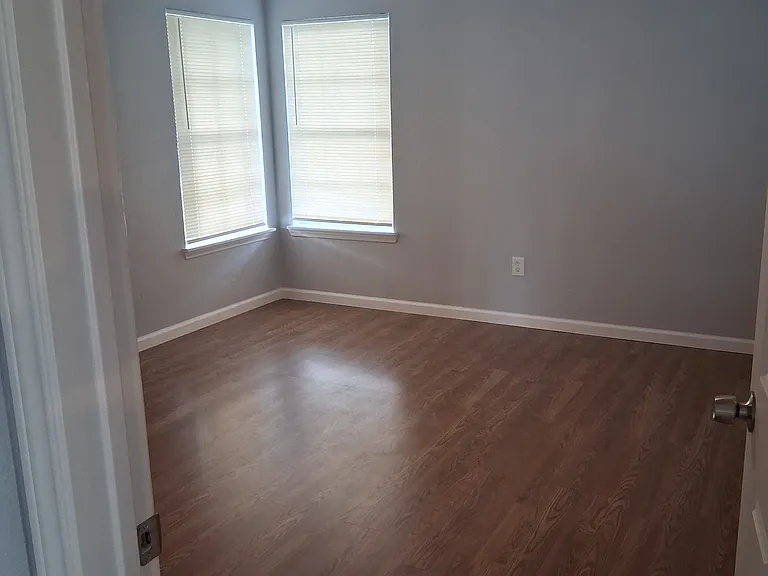 415 Andricks Dr — Photo 6