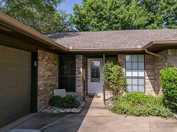 3rd image of 6916 Wilton Dr