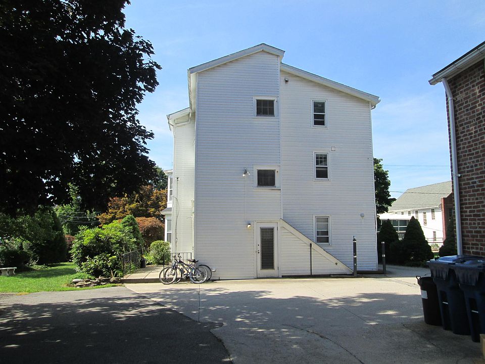 2nd image of 179 Valley St #20