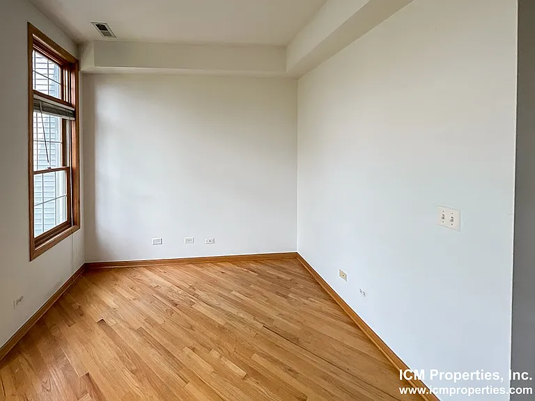 1103 W Cornelia Ave #2 — Photo 8