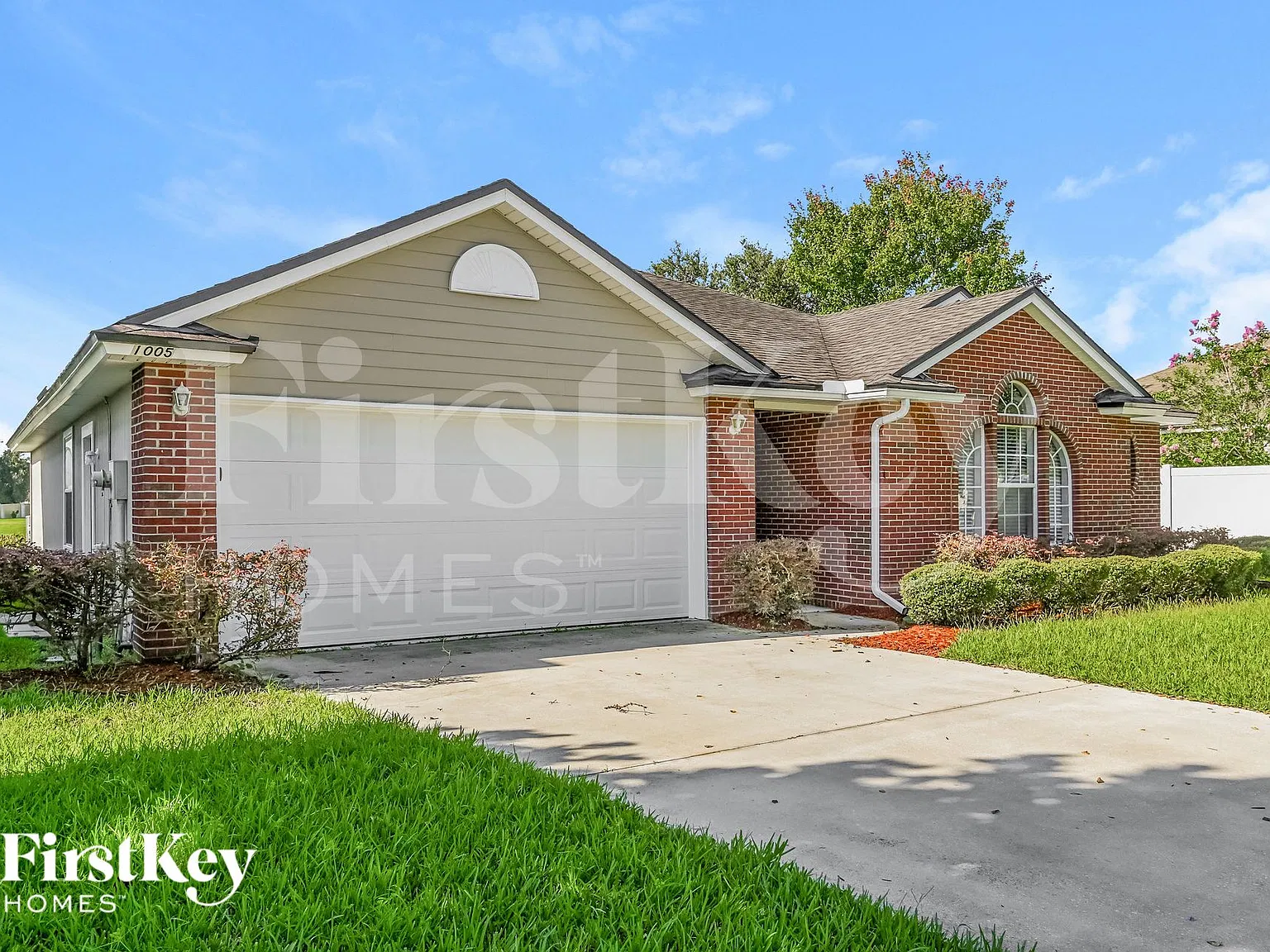 3 bed, 2.0 bath, 1868 sqft, $2,590 — Photo 2