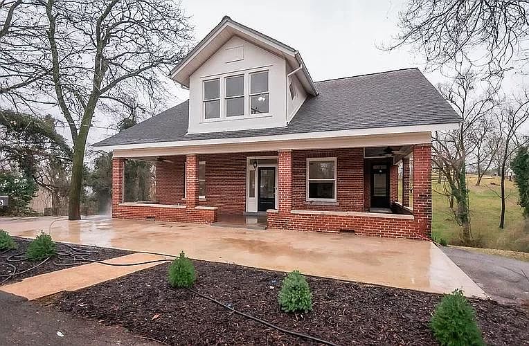 1st image of 3216 Castle Ave