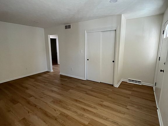 2nd image of 5976 Darby Ln