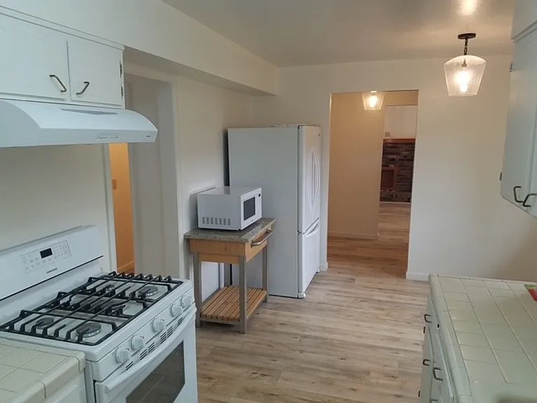 615 Beverly Way — Photo 4