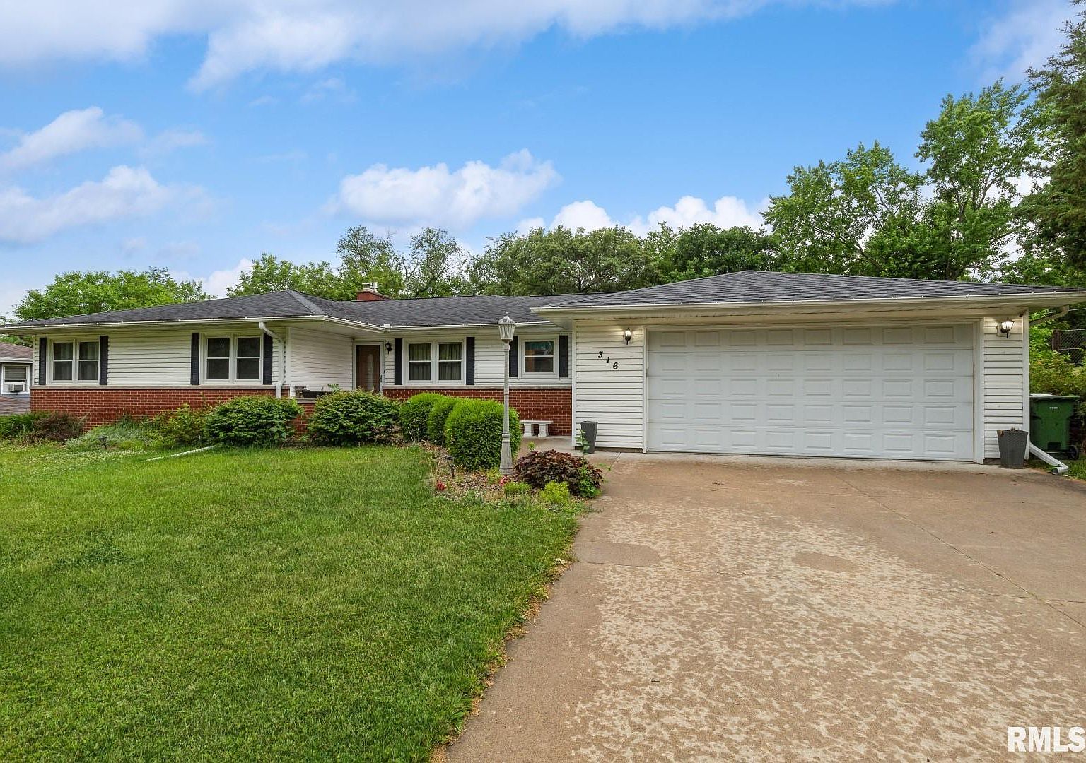 316 N 10th St, Clinton, IA 52732 Zillow