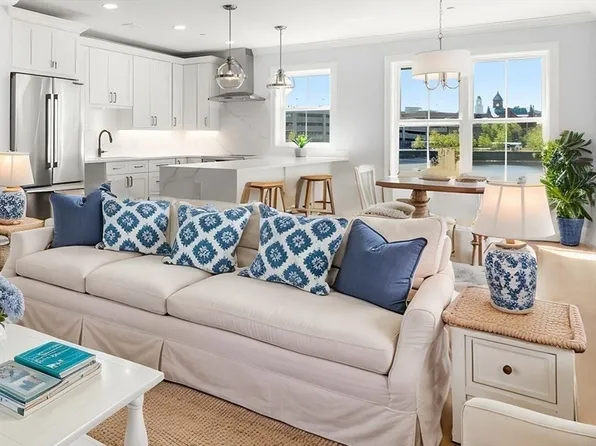 16 Franklin St #2201, Salem, MA 01970