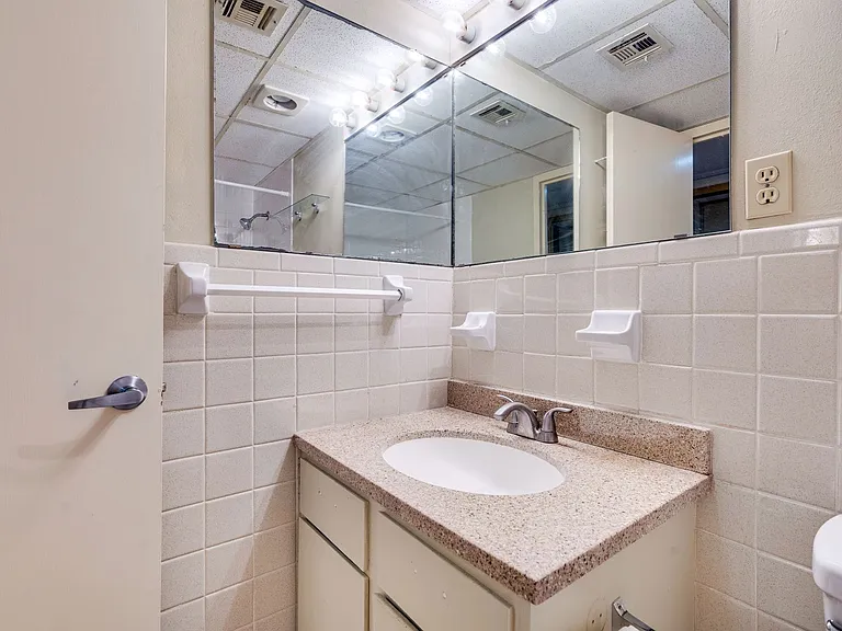 1800 Lavaca St #214 — Photo 27