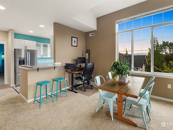 3rd image of 1601 NE Katsura Street #101