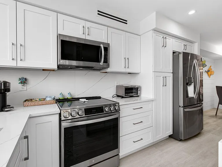 1236 Hillsboro Mile Bch #406 — Photo 32