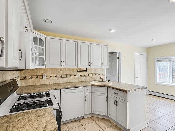 5th image of 22 Briarwood Ln #22