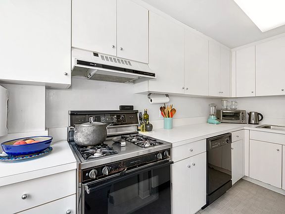 3rd image of 300 E 90th St APT 2D