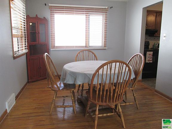 4th image of 3100 Court St