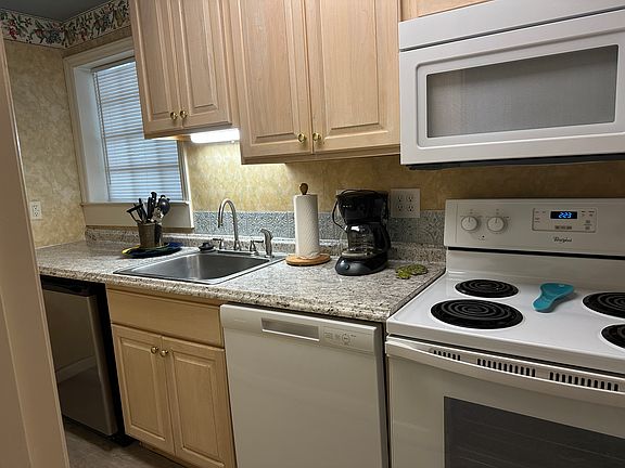 4th image of 6333 Coxe Rd #3