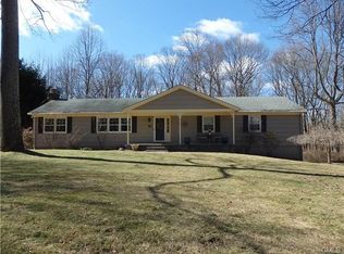 91 Greenbrier Rd, Trumbull, CT 06611