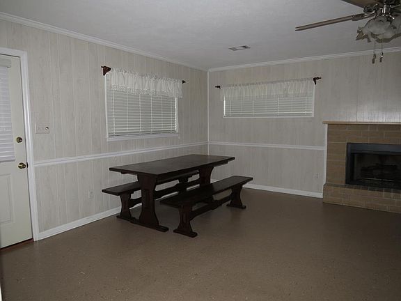 3rd image of 1933 W Park Dr