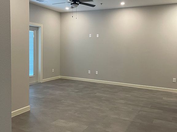 4th image of 615 E Dallas Ave #1B-1BA-843SQFT