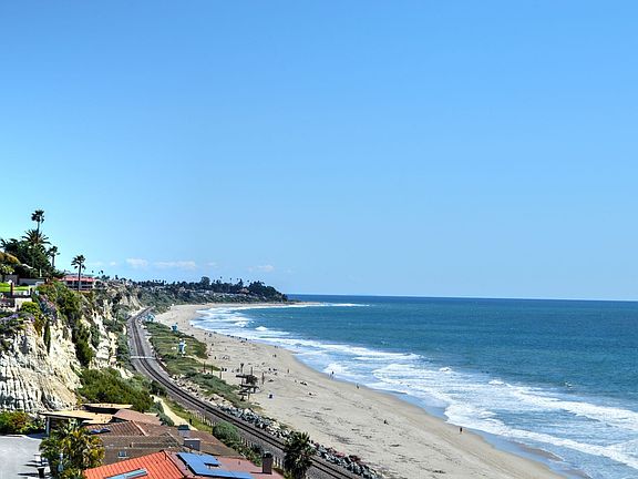 3rd image of 123 W Avenue Valencia #123
