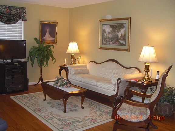 4th image of 3045 Glenmont Dr