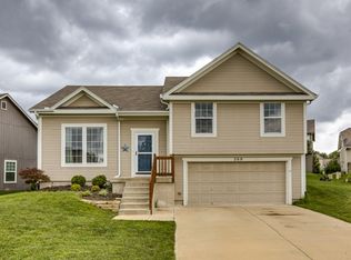 260 W Fountain Cir, Gardner, KS 66030