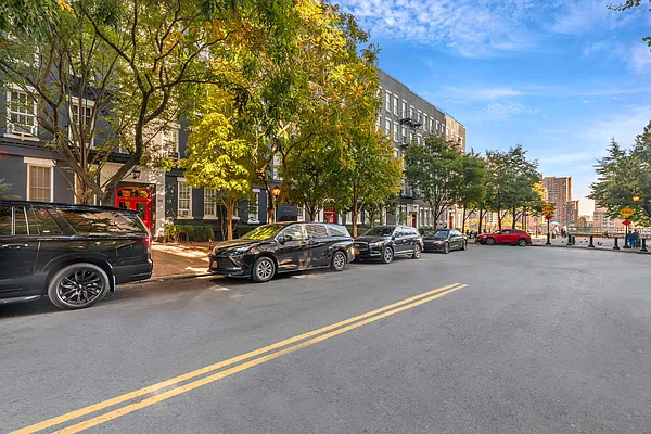 Sold by Sotheby's International Realty | media 38