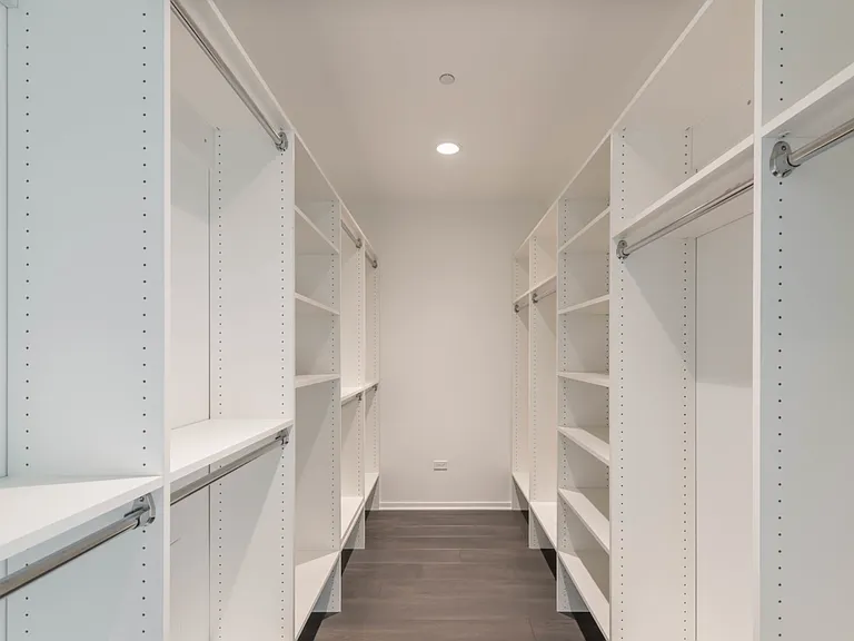 240 E Illinois St #5202 — Photo 12