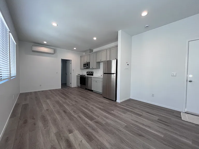1542 Grand Ave #1542 — Photo 3